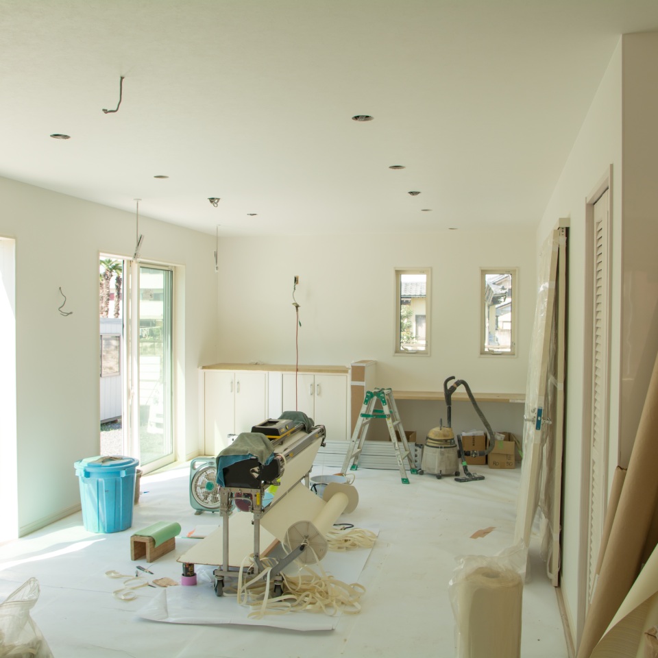 Salón de una casa en proceso de construcción